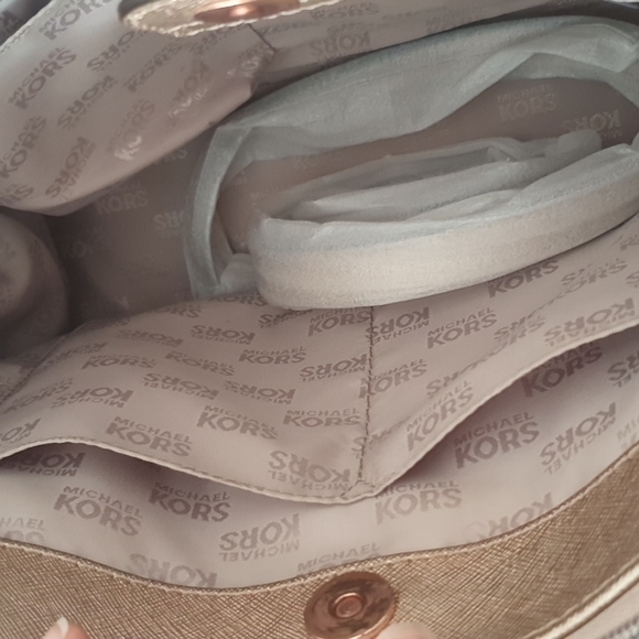 Michael Kors rose gold handbag - Picture 3 of 4
